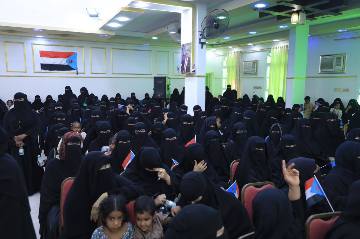 تشرفت بالمشاركة صباح هذا اليوم البهيج في مدينة الغيضة عاصمة محافظة المهرة، في الاحتفالية الفنية والخطابية المهيبة والتي أُقيمت بمناسبة الذكرى الـ62 لثورة 14 من أكتوبر المجيد ، الثورة التي فجّرها أحرار الجنوب ضد الاستعمار البريطاني عام 1963م، وكانت منطلقًا لمسيرة الحرية والعزة