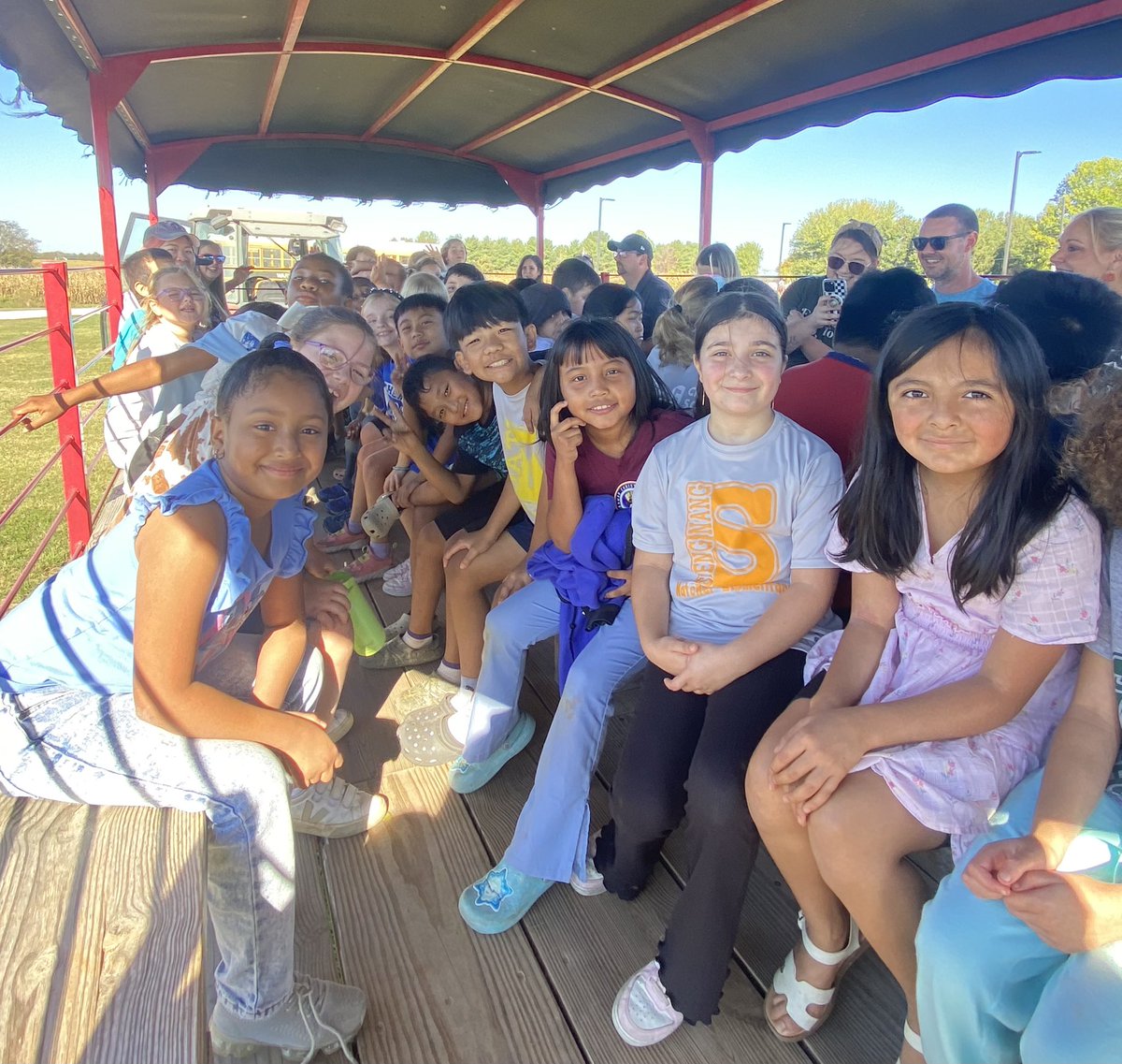 mrscurryNES's tweet photo. We had the best day at @chaneysdairy today! Not only did we have beautiful weather, but we had ice cream, a wagon ride, and got to see some cows! @NatcherElem https://t.co/09sADazzPb