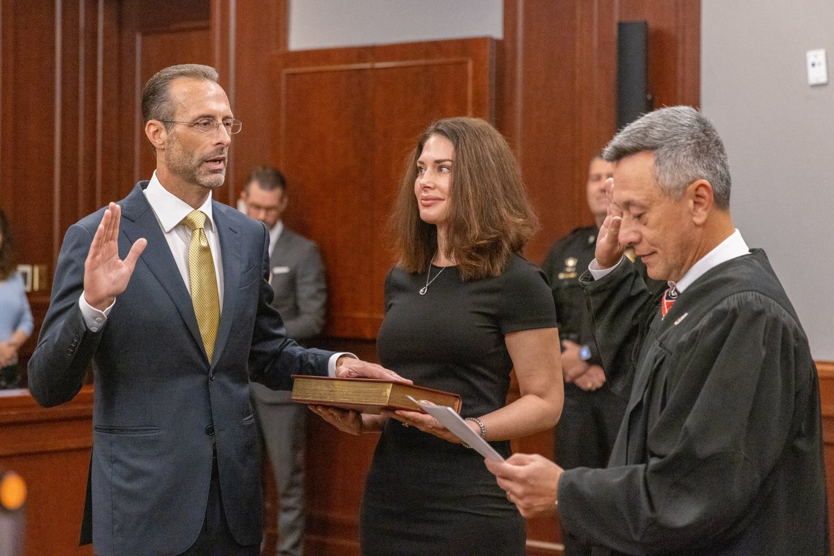 GASenatePress's tweet photo. Today at the Cherokee County Courthouse, the Georgia Senate officially welcomed Sen. Jason T. Dickerson (R–Canton), who was sworn in to represent the 21st Senate District. We look forward to his service under the Gold Dome! #gapol #gasenate