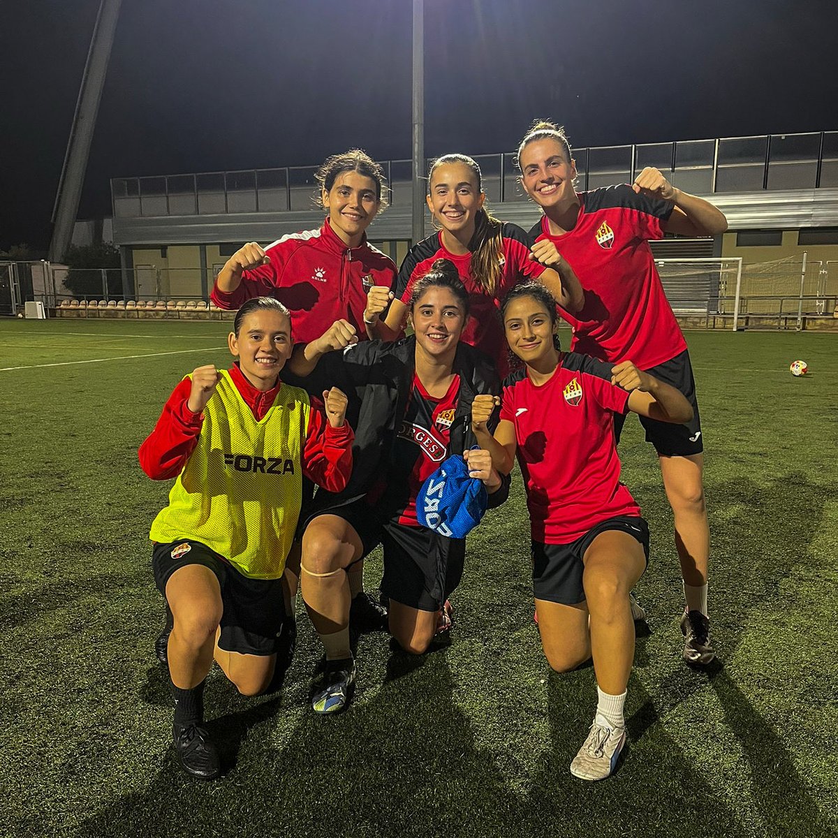 ReusFem's tweet photo. ⚔️ 𝐋’𝐞𝐪𝐮𝐢𝐩 𝐝𝐞 𝐠𝐮𝐚𝐧𝐲𝐚𝐝𝐨𝐫𝐞𝐬 𝐝’𝐚𝐯𝐮𝐢… 𝐬𝐞𝐧𝐬𝐞 𝐭𝐫𝐚𝐦𝐩𝐞𝐬 😇

#reusfemení https://t.co/slz3iYyrPf