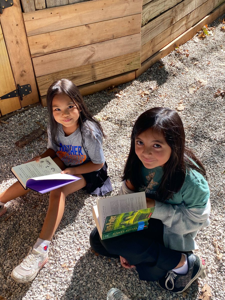mrscurryNES's tweet photo. After we got back from our trip, we got to relax and read by the Jaguar Giant! A great ending to a great day! @NatcherElem https://t.co/bcthv4rqar