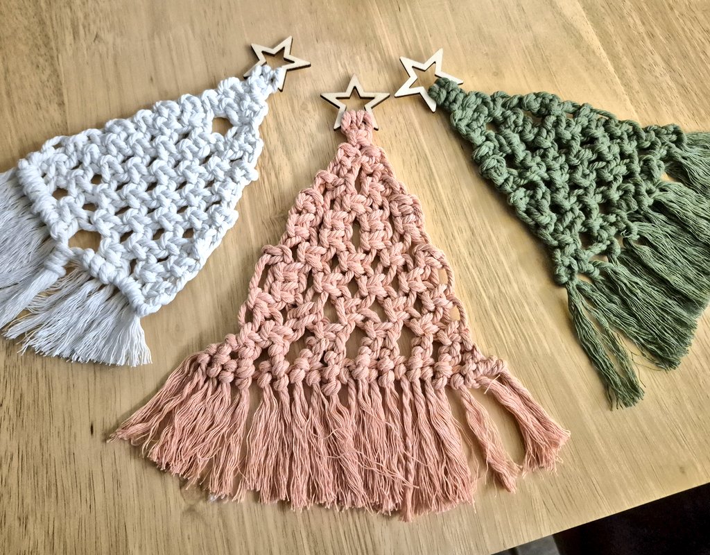 Well macrame, that's 2 hours that I won't get back. I don't think it's the craft for me! The wierd pink one is mine #art #craftnight #therapy