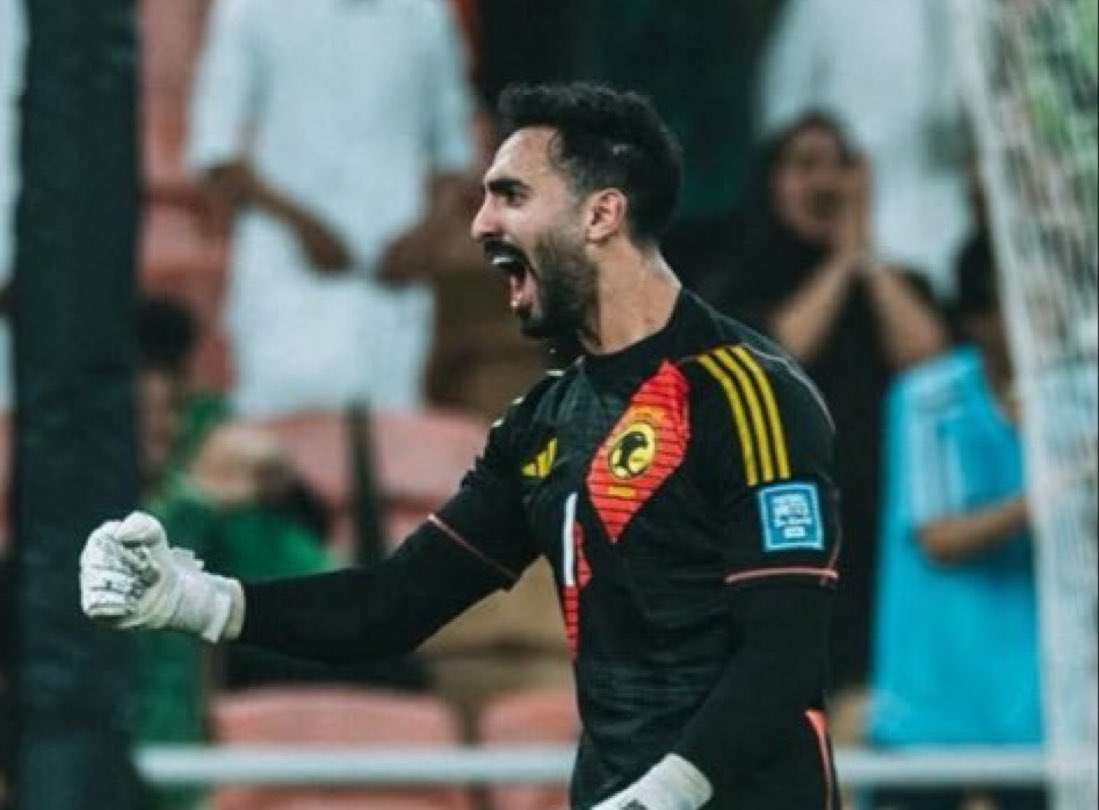 انظلم من اسوأ مدرب بتاريخ المنتخب 
تم اتهامه بالتخاذل وعدم اللعب للمنتخب 
تم استبعادة ومعاقبته بعدم اللعب مع المنتخب والنادي

ماهزه كل هذا .. رجع وأخذ المركز الأساسي وكان أحد أسباب التأهل لكاس العالم بل أهم سبب في المباراة الفاصله 

ياجبل مايهزك ريح 👑💚