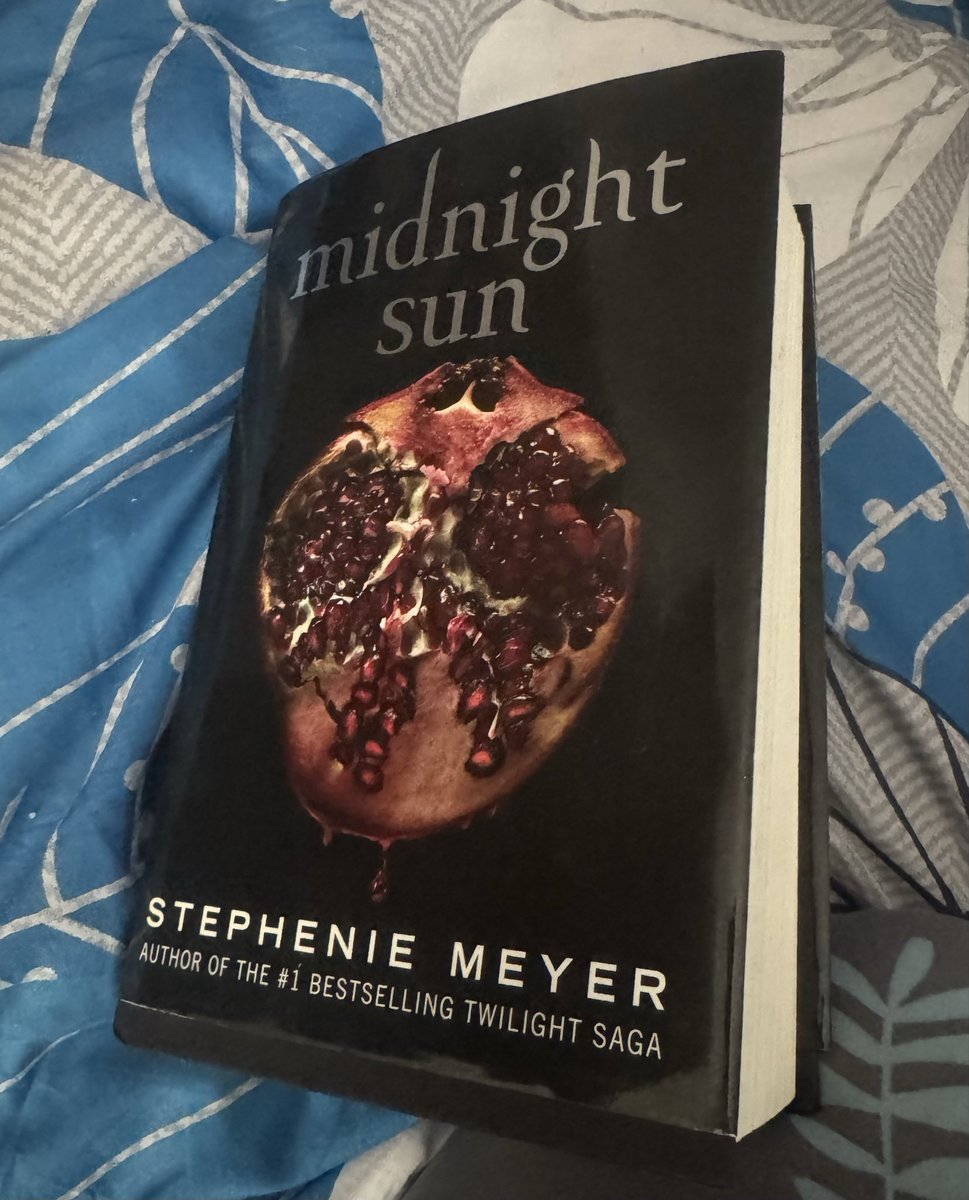 Been reading this only been 3 days I’m almost done I’ve read all the twilight books and have watched every movie a million times #twilight