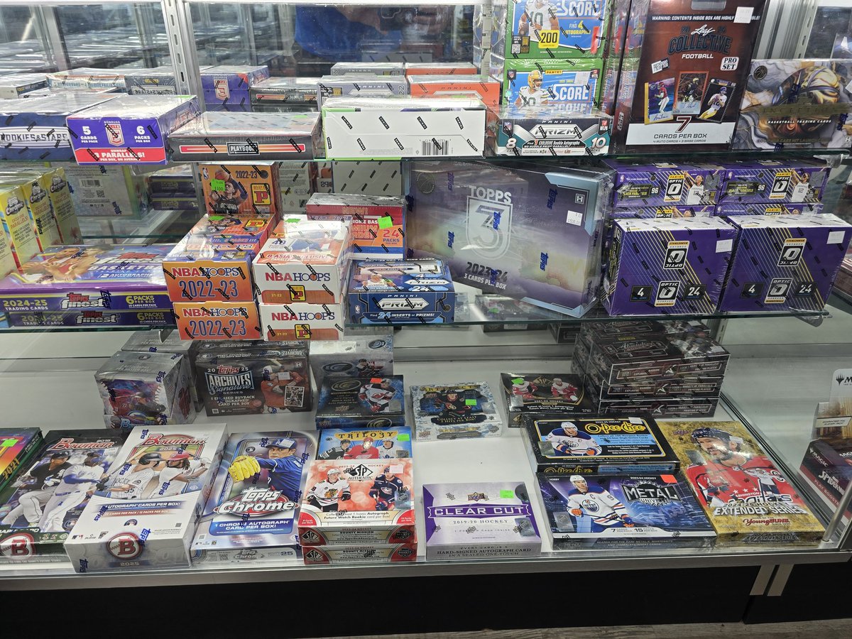 KSProductions9's tweet image. 🏈⚾️ All C&apos;s South 🏀⚽️

Looking for that perfect card to add to your collection?

At All C&apos;s Collectibles South, we’ve got it all—singles, slabs, and sealed product! Whether you’re a fan of vintage classics or chasing the hottest modern hits, our shelves are stacked!