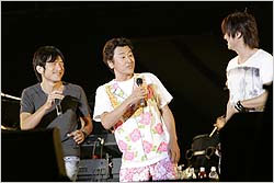 桜井さんと桑田さんライブの共演が2006年の夢人島フェス以来なんだよね！この年apでも桑田さんがゲストで共演もしてるけど！
この時初めてサザン見たんだよね(笑)