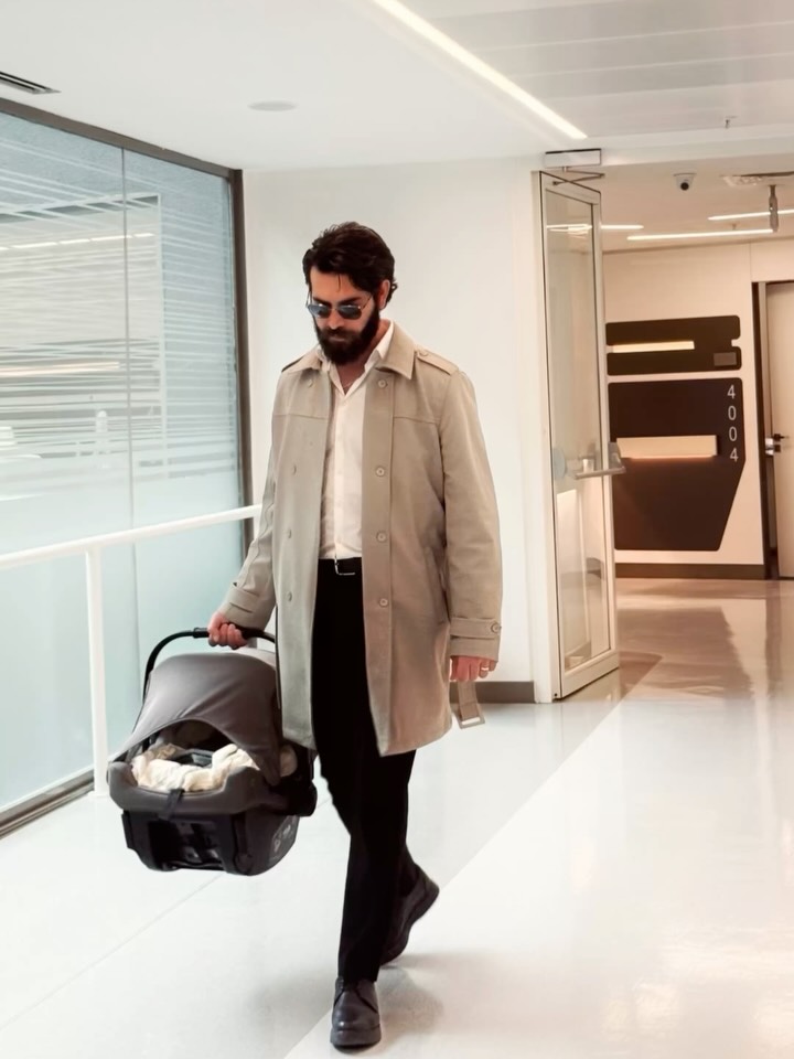 #BarışBaktaş, oğlu Adar Doruk’la hastane çıkışı karesini paylaştı. 🧿