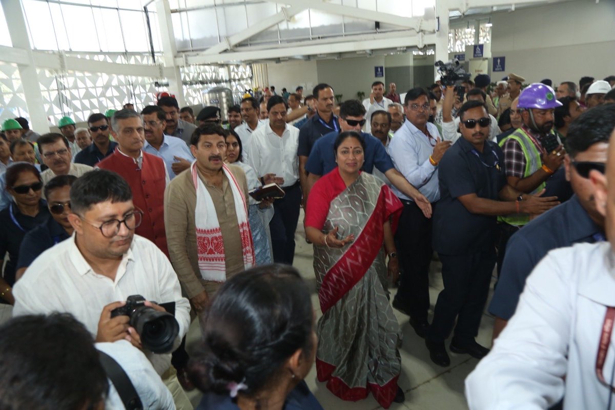 rlda_india's tweet photo. Hon’ble Chief Minister of Delhi, Smt. Rekha Gupta, today visited the newly developed Yatri Suvidha Kendra (Holding Area) at New Delhi Railway Station. She was accompanied by dignitaries and senior officials, including Sh. Manoj Tiwari (MP/Lok Sabha), Sh. Ashok Kumar Verma (GM/NR), Sh. Manoj Garg (VC/RLDA), Sh. Pushpesh Raman Tripathi (DRM/NR - Delhi Division), and Sh. D.K Singh (CPM, RLDA – New Delhi).

The officers of Indian Railways briefed her about the dedicated facility, developed by RLDA for Northern Railway to ensure smoother passenger movement, enhanced convenience, and improved crowd management for lakhs of travellers moving in and out of the capital city.

Key Amenities at the New Holding Area:
* 22 Ticket Counters for streamlined ticketing operations
* 25 Automatic Ticket Vending Machines (ATVMs) for quick, contactless ticket issuance
* 24 Speakers under the Passenger Announcement System for real-time updates
* 18 CCTV Cameras for continuous security surveillance
* 150 Seating Capacity for comfortable waiting
* Dedicated Toilet Blocks with 29 WCs for Women, 15 WCs & 105 Urinals for Men, and 1 WC for Divyangjan

This initiative underscores Indian Railways and RLDA’s commitment to improve passenger amenities, enhancing safety, and ensuring a seamless, modern travel experience.

She appreciated the initiative and commended the swift execution of the project ahead of the festive season and Diwali.

#RLDA #NewDelhiRailwayStation #IndianRailways #HoldingArea #InfrastructureDevelopment