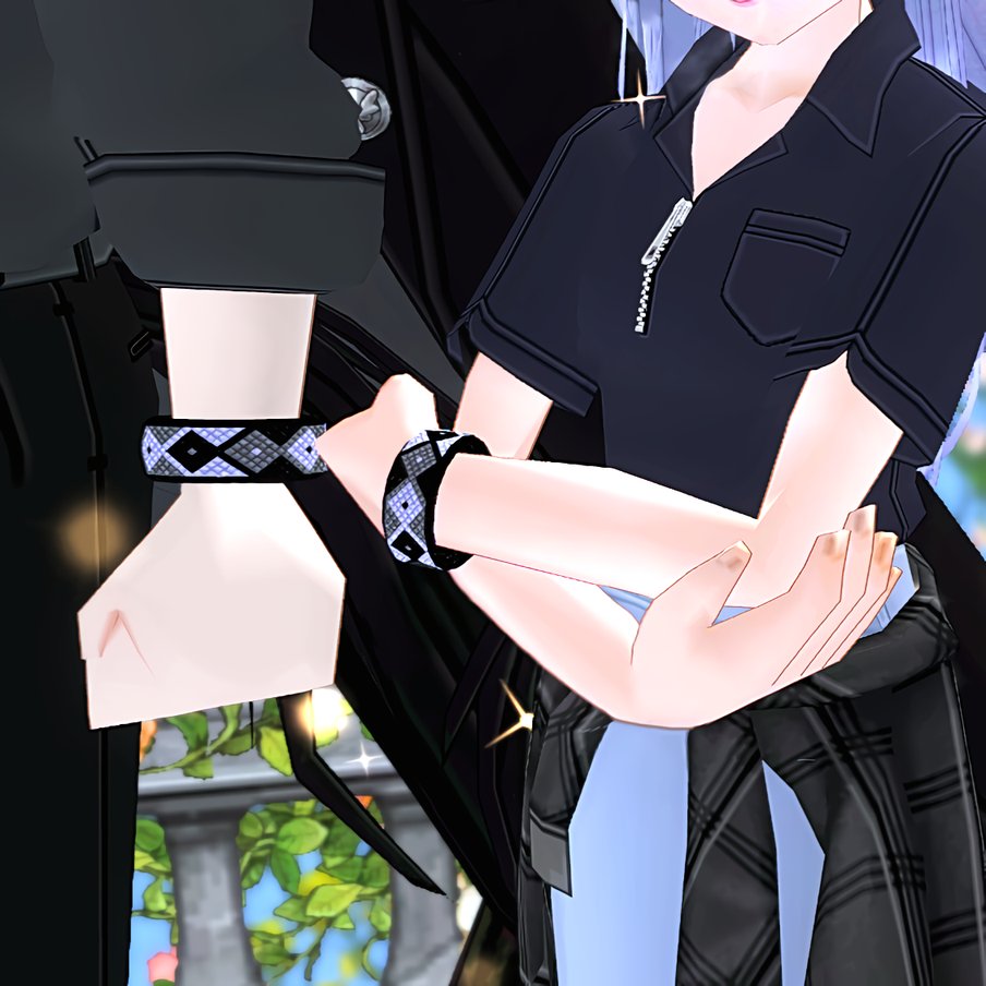 오늘 팔찌 나눠꼈는데 손 크기 차이 미치겟어ㅓ요.......