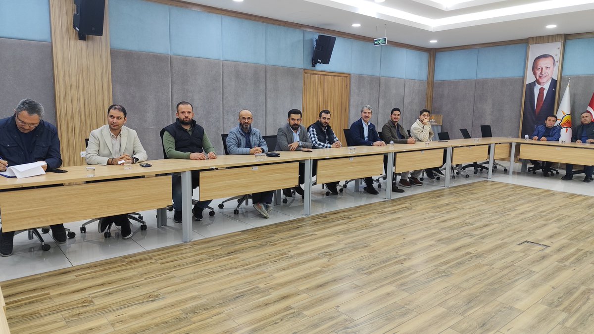 Teşkilat çalışmalarımızı, saha faaliyetlerimizi ve yeni dönem hedeflerimizi istişare ettiğimiz Haftalık Yönetim Kurulu toplantımızı gerçekleştiriyoruz.

Birlik, beraberlik ve gayretle Selçuklumuz için çalışmaya devam ediyoruz. 🇹🇷