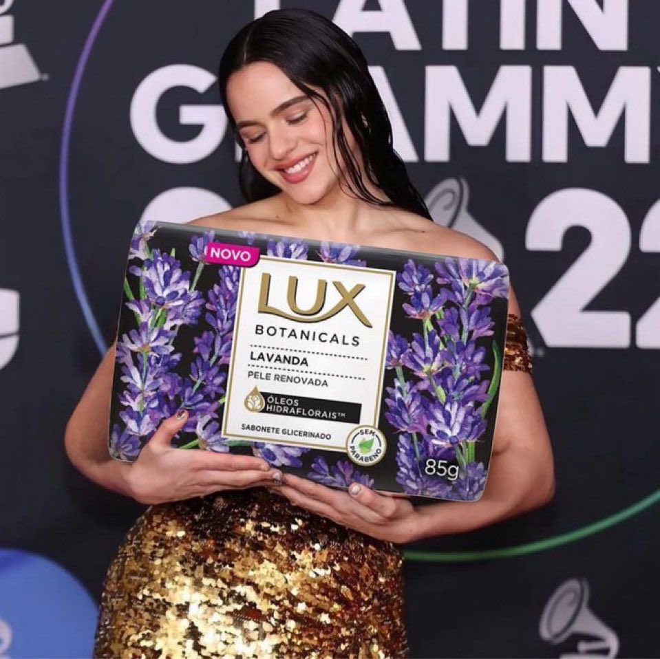 OUT OF CONTEXT ROSALÍA tweet media