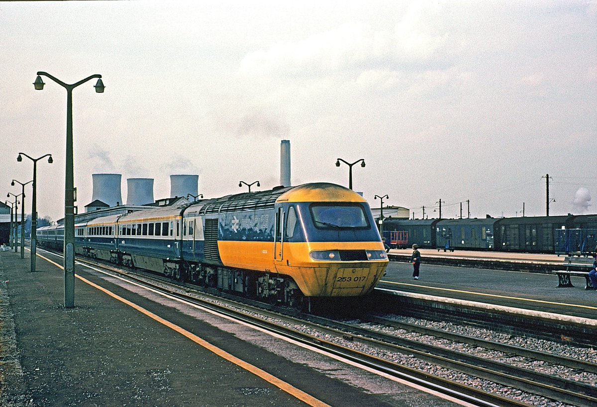 2 fantastic pictures of Inter City High Speed trains taken  in the late 70s and 80s ( photographer unknown)  Reminds me of watching these trains as a kid - such icons of design and transport. No other train competed to me as a kid and still love these trains. #HST #intercity