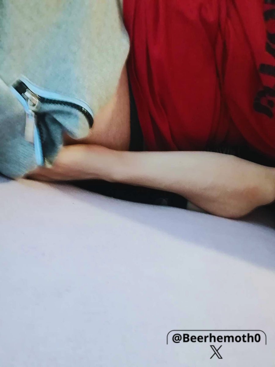Beerhemoth0's tweet photo. Will give you some older photos here 😅 
He liked it btw... he had to 😈😍
#squashing #facesitting #fatguy https://t.co/nw8suqXjqX