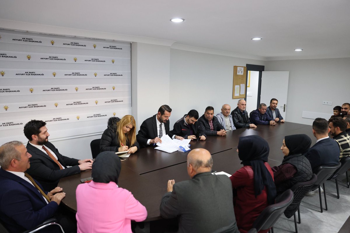 Haftalık olağan yönetim kurulu toplantımızı İlçe koordinatörümüz Sn. <a href="/avmuratcandogan/">Av. Murat Can Doğan</a>, Belediye Başkanımız Sn. <a href="/ayikhilal/">Hilal Ayık 🇹🇷</a> ve yönetim kurulu üyelerimizin katılımı ile gerçekleştirdik. 

<a href="/hakanhanozcan/">Hakan Han ÖZCAN 🇹🇷</a>
<a href="/erhansarigol/">Erhan Sarıgöl</a> 
<a href="/AkpartiAnkara/">AK Parti Ankara</a>