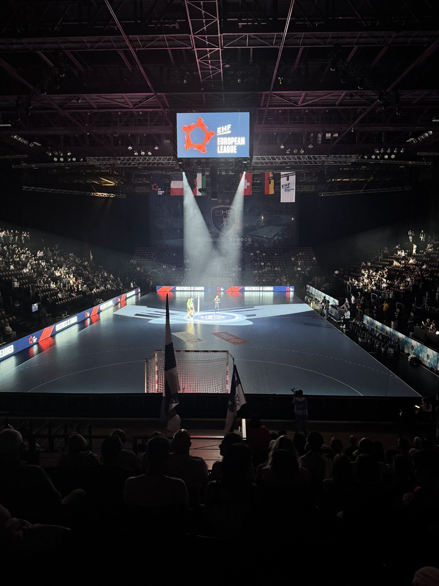 Mika Montpellier tweet media