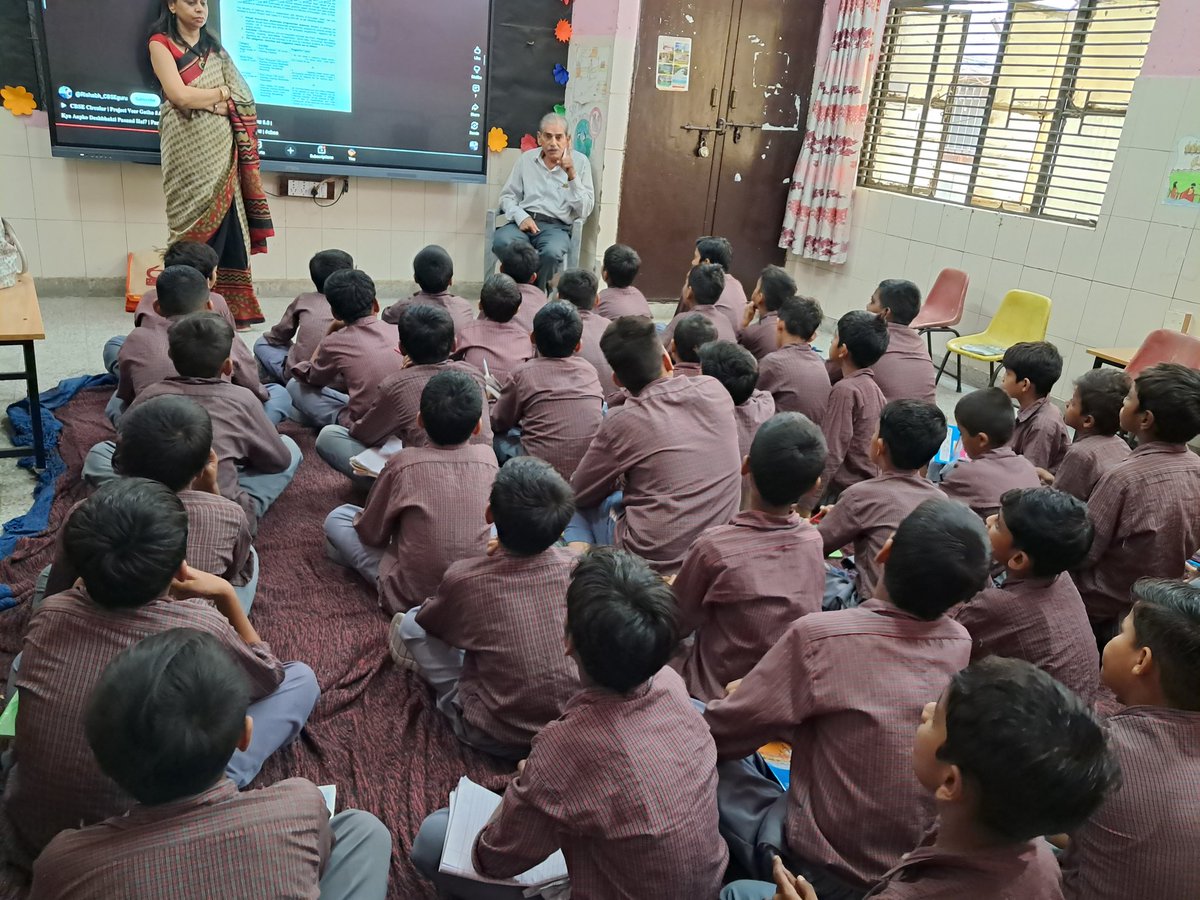 mcdpswvn's tweet photo. @vidyanjali_edu @VidyanjaliDelhi 
@MCD_Delhi 
Vidyanjali activity (veergatha)
Name of service. Special class 
Students meet army man
Captain Permanand 
Class:  5th
No. of students:45
Name of hos : Harsh Bala Nandwani 
UDISE No.: 07040421701 https://t.co/WmAEpTeSN9