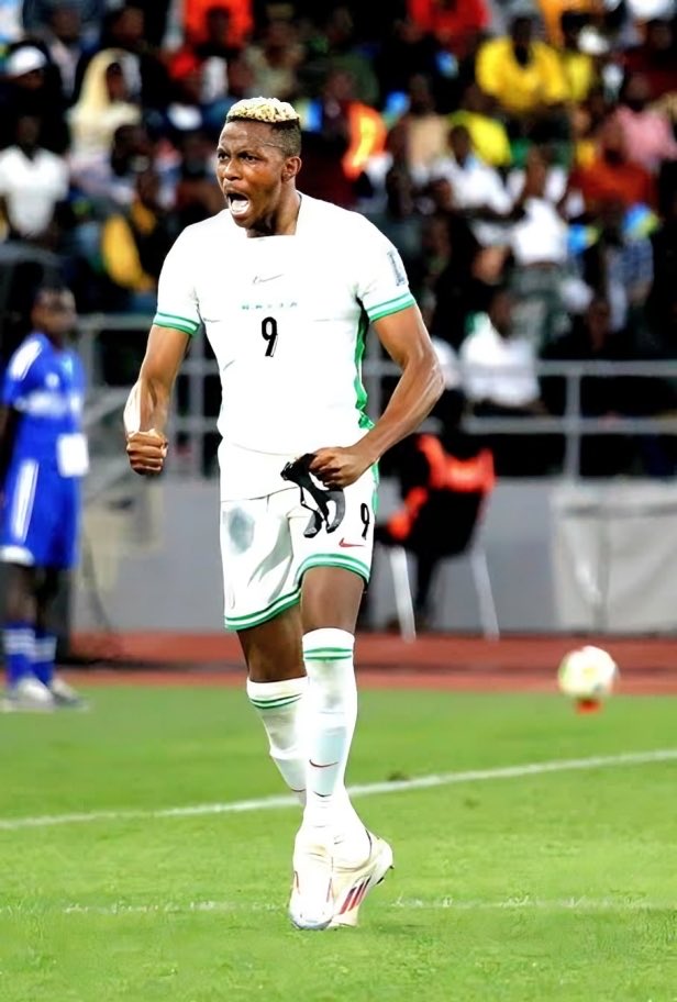 NoteSphere's tweet image. ‘37 ⚽️
VICTOR OSIMHEN EXTENDS NIGERIA LEAD WITH A STUNNING HEADER! 🇳🇬