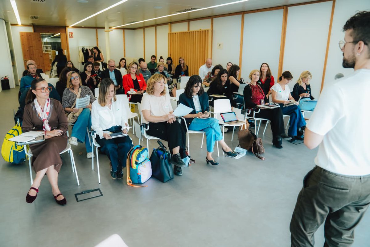 secredistmujer's tweet photo. Bogotá continúa consolidando su liderazgo como Capital Mundial de las Políticas del Tiempo 2025, participando activamente en la #TimeUseWeek en Barcelona. 🇨🇴🤝🇪🇸
La secretaria @laura_tami representa a la ciudad en este encuentro internacional. 💜 https://t.co/R86MC9VDsD