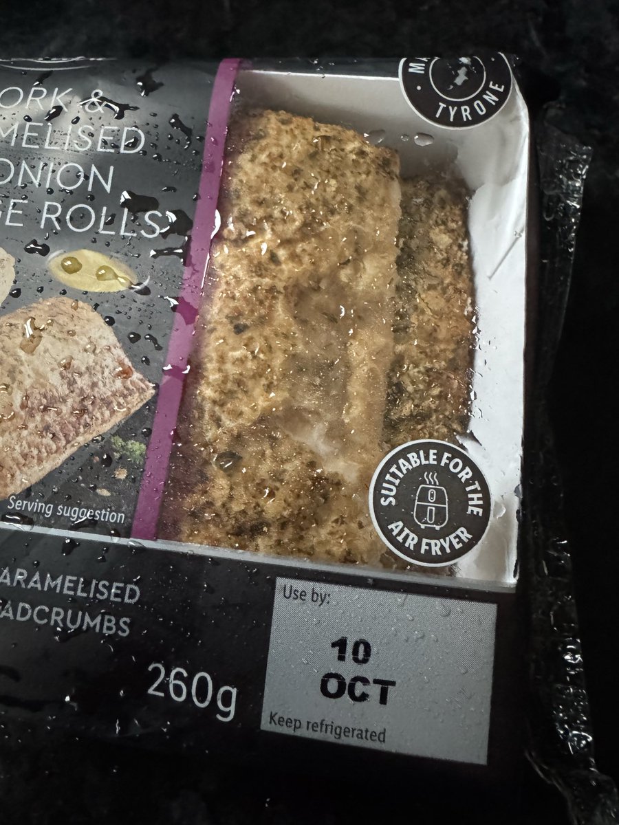 LearnerMama's tweet photo. When you buy sausage rolls on Sunday 12th October. Go to eat them 14th October and realise they were 2 days out of date on the shelf 😫😫😫 @lidl_ireland #checkyourdates https://t.co/3mTM1g5qDq