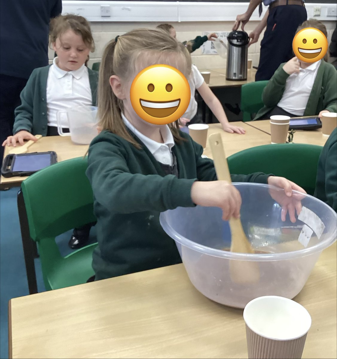 gates_owls's tweet photo. Making our ‘friendly hot chocolate’ as part of our instructions writing today. We loved the taste and can’t wait for ‘Marcel’ the moose to try it! #TheGatesWriting
@OliverJeffers https://t.co/mNqVOsyvU6