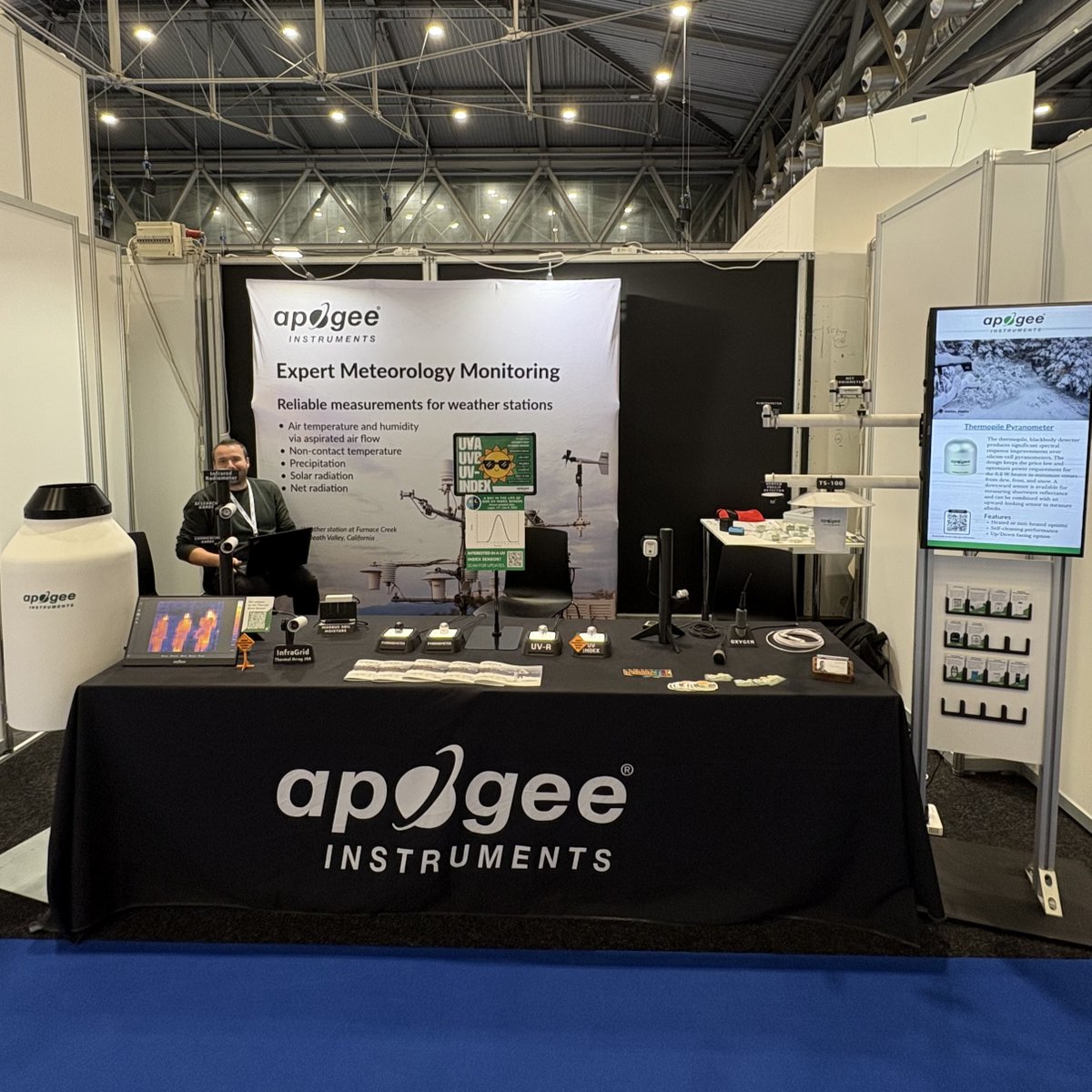 I spy with my little eye... 
Our new UV Index sensor at #MTWE2025! 

On the left side of the table, check out our live infrared thermal array display. You can see 3 people standing in its measurement area!

Come see these live at Booth A420!
#apogeeinstruments #infragrid #UVindex