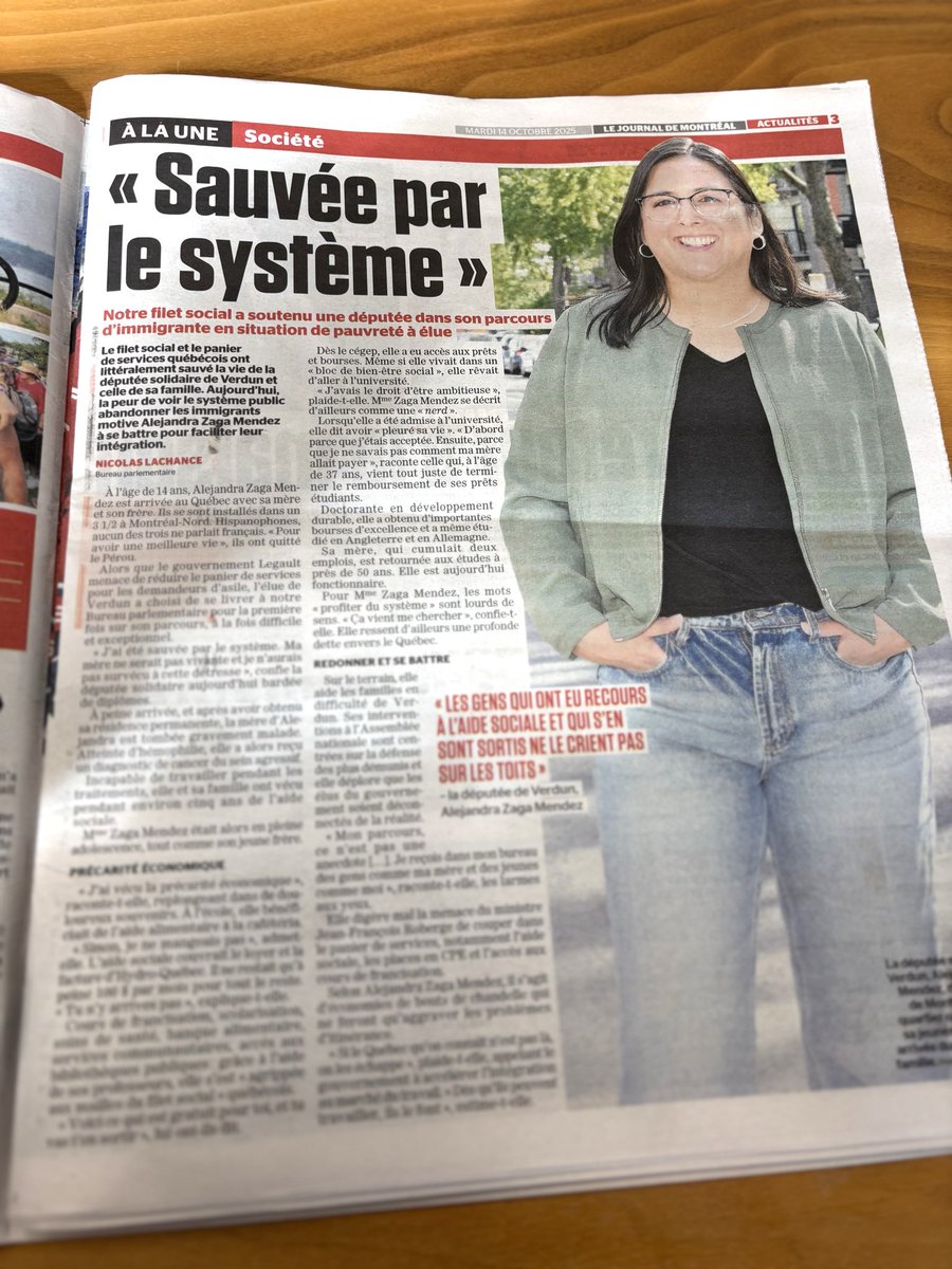 GNadeauDubois's tweet photo. Elle, c’est mon amie Alejandra.
 
À 12 ans, elle débarque au Québec et sa famille s’installe dans un 3 et demie à Montréal-Nord, sans parler un mot de français. 25 ans plus tard, elle siège à l’Assemblée nationale comme députée indépendantiste de Verdun.
 
C’est une femme courageuse et résiliente et son histoire est inspirante, mais elle n’est pas devenue députée du simple fruit de ses efforts. Alejandra a travaillé fort à chaque étape, j’en suis témoin depuis près de 20 ans, mais elle n’a jamais oublié que son parcours est le résultat d’un Québec qui a choisi la solidarité.
 
Si sa mère a survécu, c’est grâce au système de santé public et gratuit. Si sa famille a conservé son logement, c’est grâce à l’aide sociale. Si elle a appris le français, c’est grâce à l’école publique. Si elle avait le ventre plein, c’est parce que sa polyvalente offrait des dîners gratuits. Si elle a fait un doctorat, c’est parce que les frais de scolarité sont plus bas au Québec qu’ailleurs.
 
Si Alejandra est devenue députée, ce n’est pas seulement parce que la nation québécoise est « accueillante », c’est parce que les Québécois et les Québécoises ont tissé un filet social qui soutient TOUT LE MONDE, qu’on soit né à Lima ou à Matane, qu’on grandisse à Westmount ou à Montréal-Nord. L’histoire d’Alejandra, c’est l’histoire d’une nation qui a choisi un projet de société qui donne des chances à TOUT LE MONDE : un système de santé gratuit, une école publique forte, la meilleure redistribution de la richesse en Amérique, des travailleurs et travailleuses qui ont des droits. C’est l’histoire d’un Québec qui a construit des institutions de solidarité plutôt que de s’emmurer dans l’individualisme.
 
Il y a en ce moment des milliers d’Alejandra dans nos écoles, et il y a de plus en plus de politiciens qui menacent de déchirer le filet qui les retient de tomber. Si Alejandra raconte son histoire dans le Journal de Montréal ce matin, c’est pour nous inviter à ne pas les laisser faire.
 
Au Québec, la solidarité est le terreau de l’appartenance. Alejandra en est la preuve vivante. Partagez son histoire.
 
Pour la lire : https://t.co/XXqzERNEPR