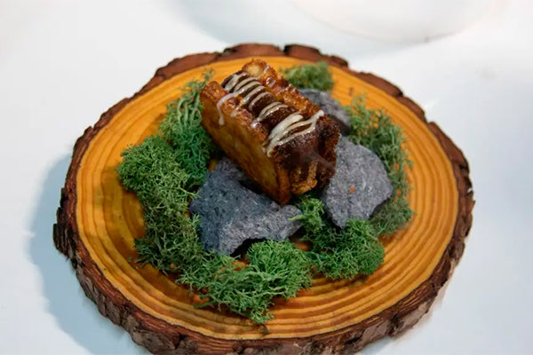 El restaurant Casa Víctor, ubicat a Castelldefels, ha estat reconegut amb el guardó a la Millor Tapa de Catalunya 2025 a la semifinal regional del prestigiós Concurs Nacional de Pinxos i Tapes

tastantcatalunya.cat/ca/gastronomia…