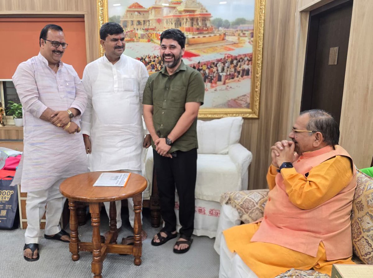 माननीय प्रदेश संगठन मंत्री माननीय Dharam Pal Singh जी भाई साहब से मुलाक़ात कर आशीर्वाद प्राप्त किया