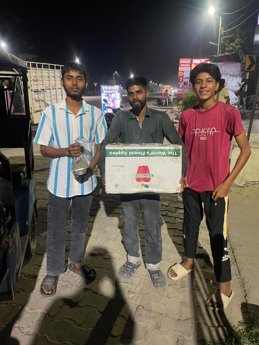 TeamPurnea's tweet photo. कम्युनिटी किचन पूर्णिया का 806वा दिन है।

आज का मेनू वेज बिरयानी है।
 आज का भोजन कम्युनिटी किचन परिवार के ओर से है।

कम्युनिटी किचन पूर्णिया आपके पूरे परिवार की उज्जवल और स्वस्थ भविष्य की कामना करती है।

सभी सहयोगियों को शुभकामनाएं। 🌸🙏

#communitykitchenpurnea 

@vikashadityaa https://t.co/QZvw6G6mMl