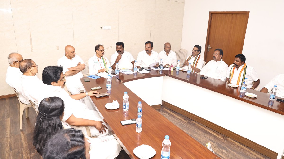 ruby_manoharan's tweet image. தமிழ்நாடு காங்கிரஸ் கமிட்டி தலைவர் திரு செல்வப்பெருந்தகை அவர்கள் தலைமையில் சட்டமன்ற காங்கிரஸ் உறுப்பினர்கள் ஆலோசனை கூட்டம் சென்னை சத்தியமூர்த்தி பவனில் நேற்று (13.10.25) நடைபெற்றது. அதில் நான் கலந்து கொண்ட போது...