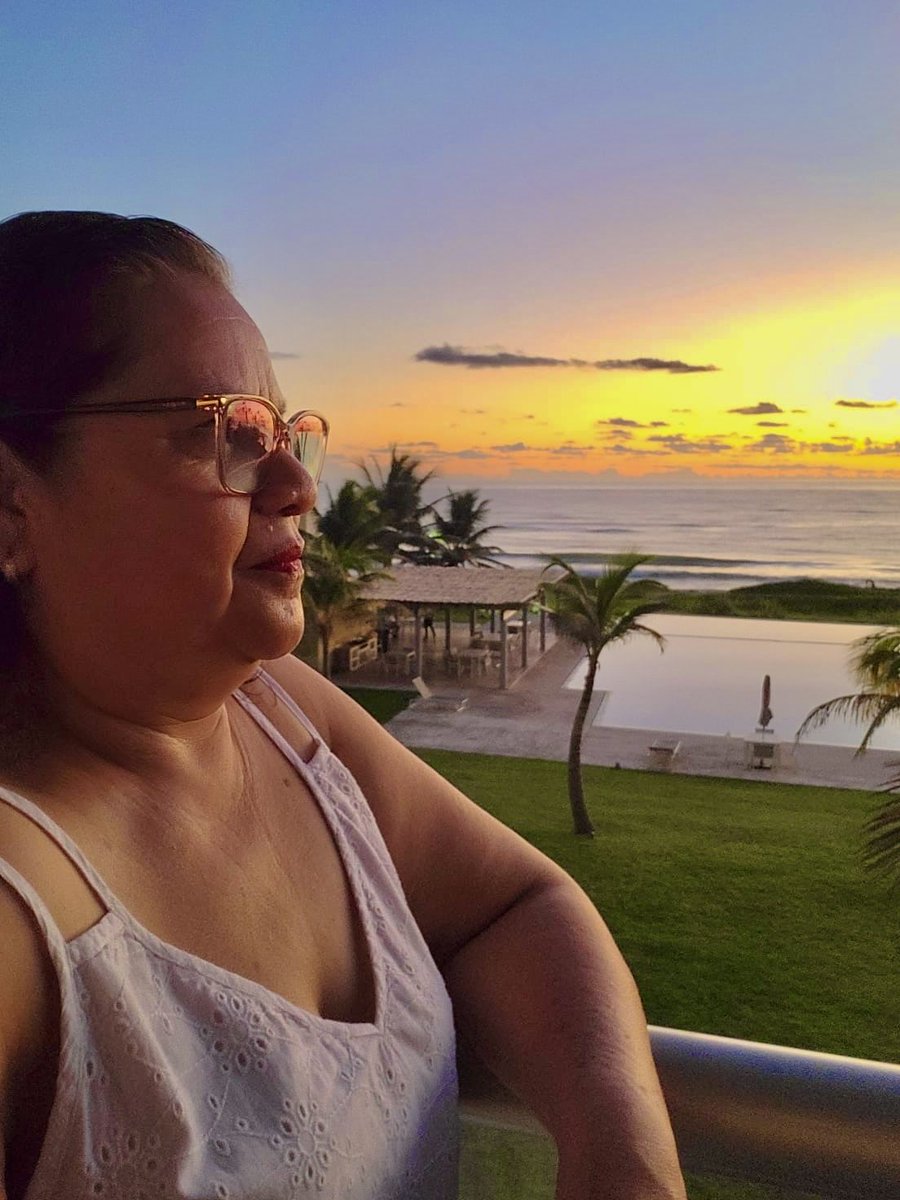 fabiola_mepe's tweet photo. Mi mamá anda de vacaciones con sus amigas y me encanta ver como disfruta, lo tiene más que merecido 😍 https://t.co/MoQU6pUwLb