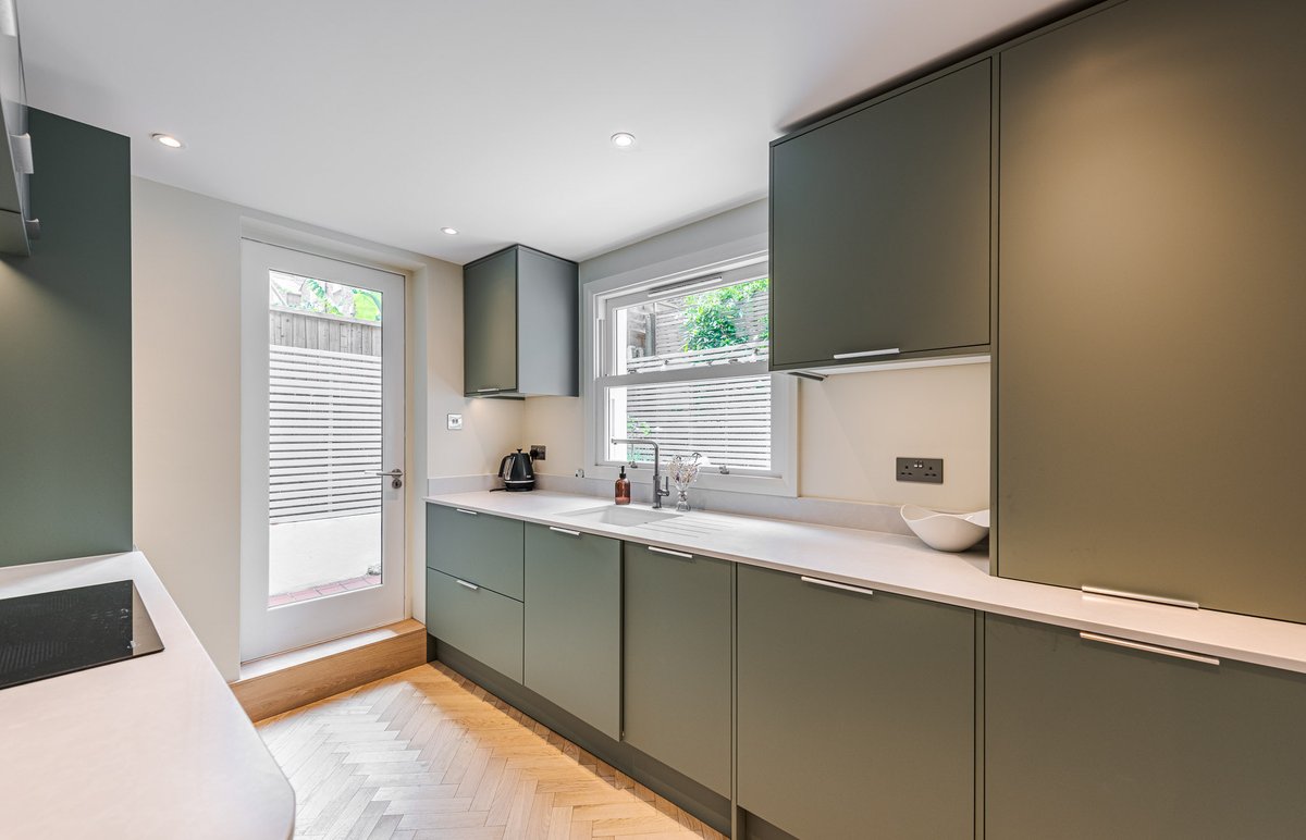 Exchanged.
 
Asking price secured within 4 days of marketing.
 
A well-presented two-bedroom garden flat on Brayburne Avenue, a short distance from Clapham Old Town.
 
Guide price: £675,000