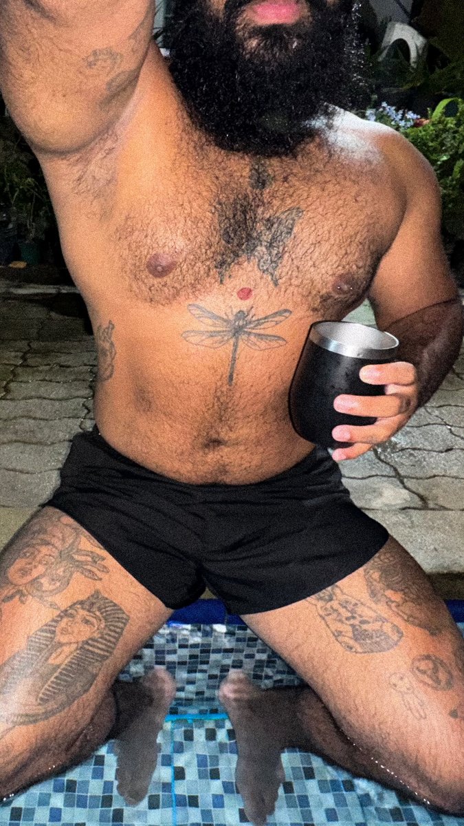 pseudobarbudo's tweet photo. Me senti gostoso nessas 🐼🫣 https://t.co/kUxVoaSv6n