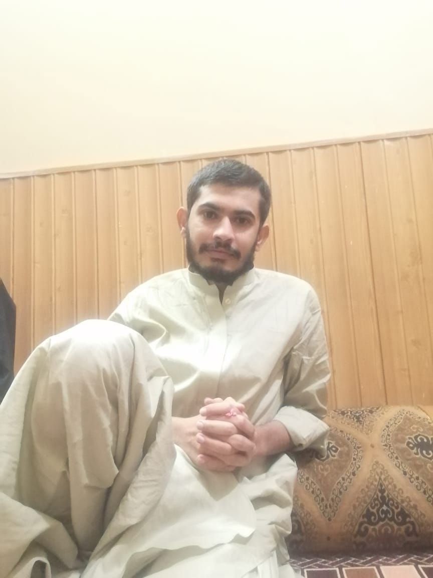 Deedagbaloch32's tweet photo. کوئٹہ :  27 اگست کو پاکستانی فورسز کے ہاتھوں جبری لاپتہ ثاقب بزراد  بازیاب ہوکر اپنے گھر پہنچ گئے ۔ لواحقین 
#Balochistan https://t.co/UpyheeKyT6