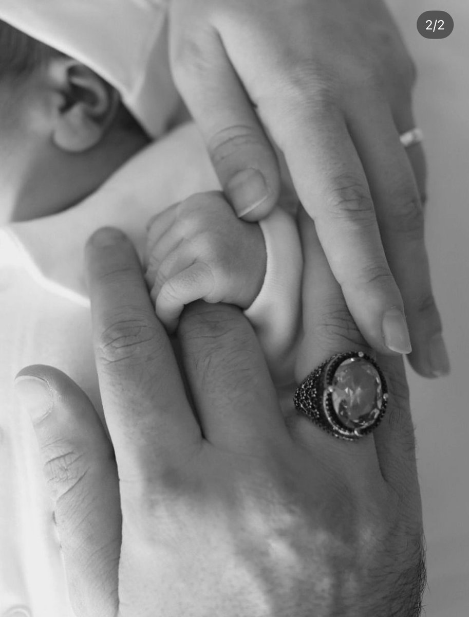 Oyuncu #BarışBaktaş, yeni doğan oğlu Adar Doruk ile hastane çıkış anlarını yayınladı😍