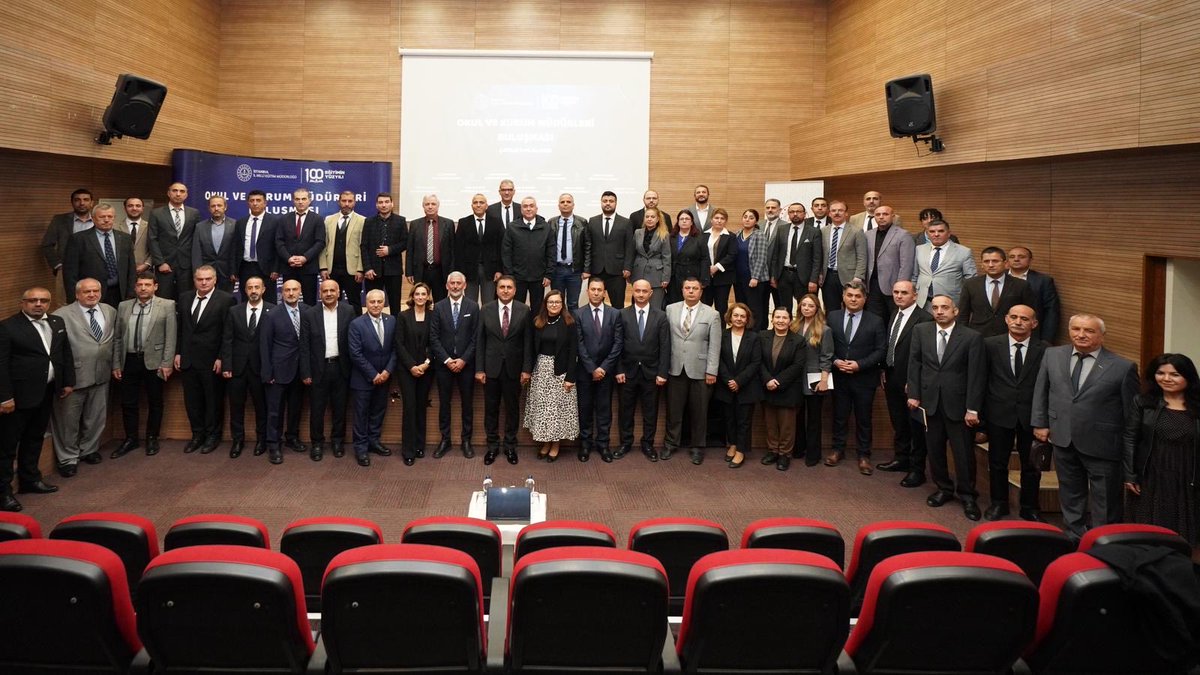 “Çatalca Okul ve Kurum Müdürleri Buluşması" Millî Eğitim Müdürümüz Murat Mücahit Yentür’ün başkanlığında, okul ve kurum müdürlerimizin katılımlarıyla Prof. Dr. Fuat Sezgin İlkokulu ve Ortaokulu'nda gerçekleştirildi. <a href="/tcmeb/">Millî Eğitim Bakanlığı</a> <a href="/Yusuf__Tekin/">Yusuf Tekin</a> <a href="/istmedya_as/">Medya İstanbul</a> <a href="/MucahitYentur/">Murat Mücahit Yentür</a>