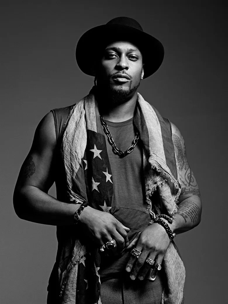 Se fue D’Angelo, un talento único que nos dejó tres grandes discos.
Pionero del neo soul, voló demasiado cerca del sol y prefirió resguardarse antes que quemarse.
Hasta siempre, negraso