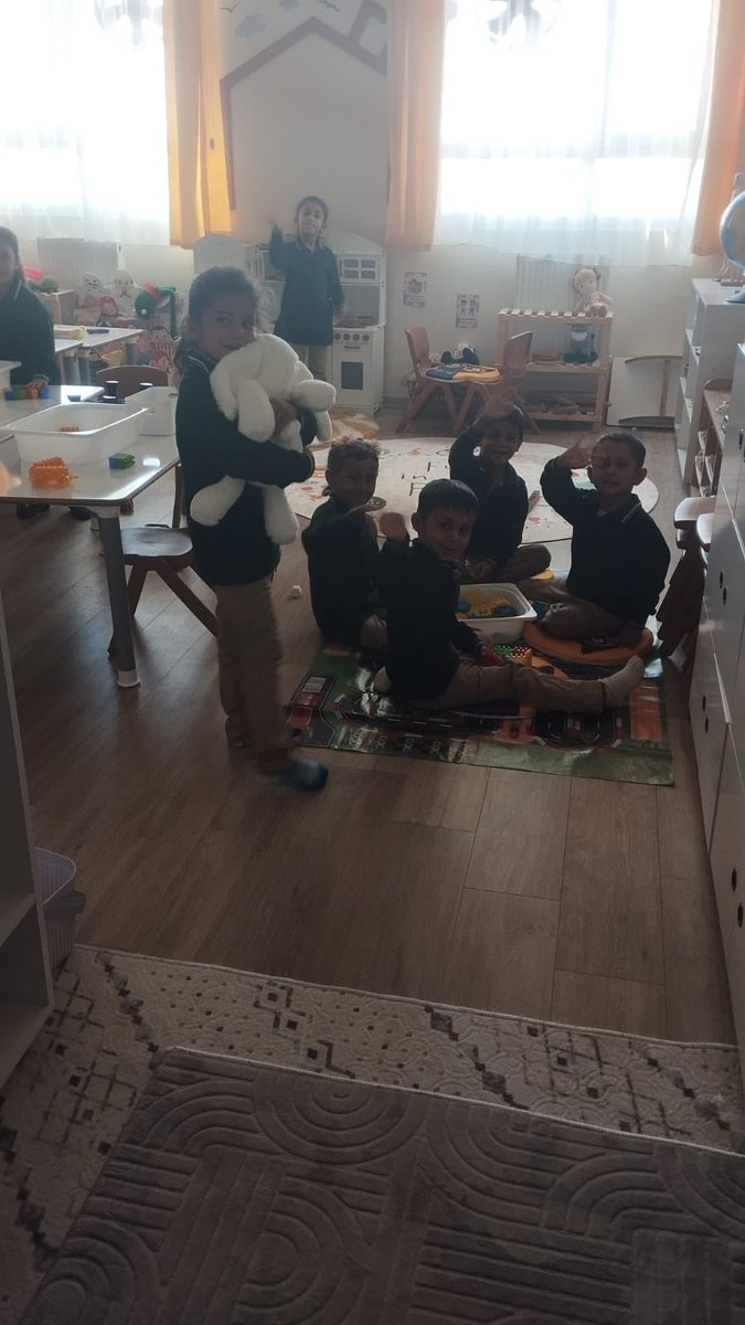 İlçe Millî Eğitim Müdürümüz Sayın Halil TEKYILDIZ, yeni açılışı gerçekleştirilen Behlül Vural İlkokulu ve Ortaokulu’nu ziyaret etti.

Gerçekleştirilen ziyarette, okulun açılış sürecinde gösterilen özverili çalışmalardan dolayı okul idaresi ve öğretmenlere teşekkür etti.