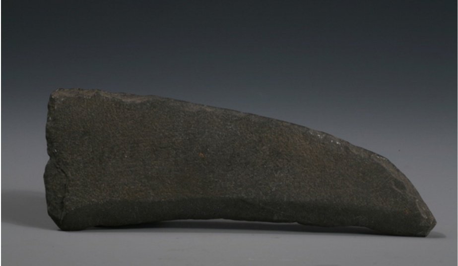 ClaudiaW29073's tweet image. The true foundation of a civilization? Tools like this stone sickle. While kings held jade, it was the farmers with tools like this who fed Liangzhu. It&apos;s humble, powerful, and built an empire. #LiangzhuForum #AncientTools