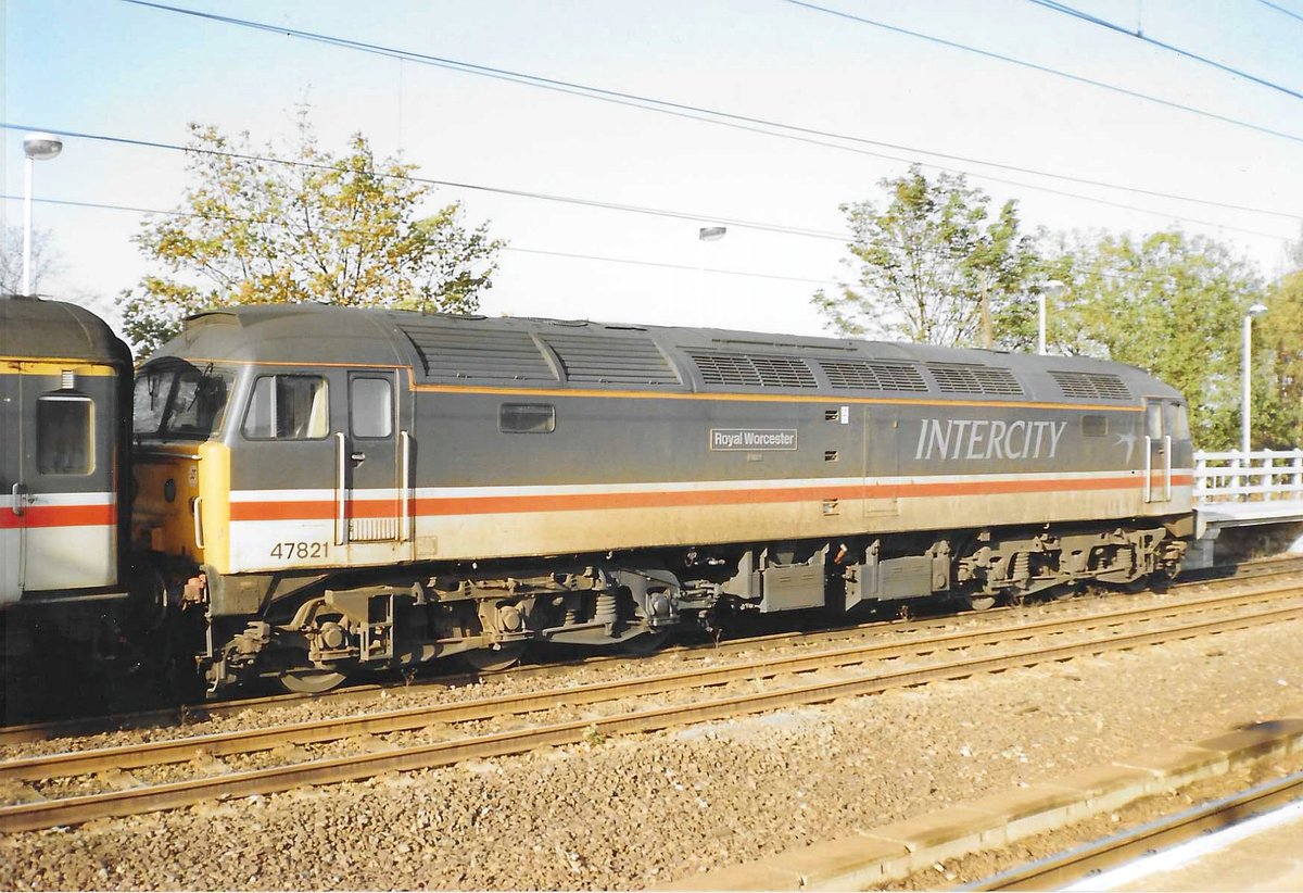 47821 at Wakefield Westgate with 1E27 0805 New Street - York on the 19th October 1991.
