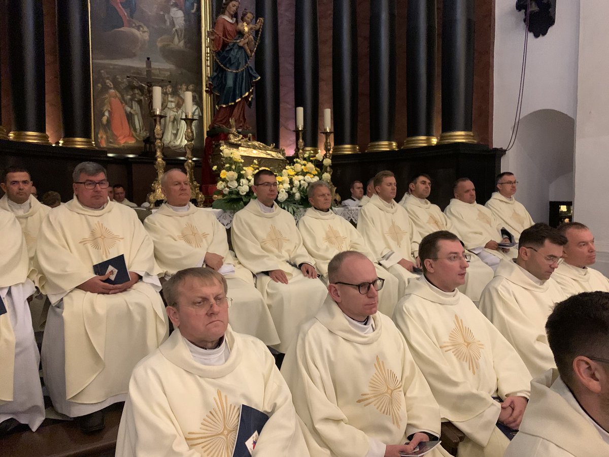 Kard. Duka wskazał w homilii, że „jeśli każdy z nas ma prawdziwie powiedzieć, że nie wstydzi się Ewangelii, to musi ją przyjąć w całości, wierząc w nadprzyrodzoną moc Chrystusa, która płynie w krzewie winnym, jakim jest Kościół i odsłania się w Ewangelii”.