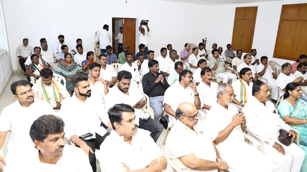 ruby_manoharan's tweet image. இன்று சென்னை சத்தியமூர்த்தி பவனில் தமிழ்நாடு காங்கிரஸ் கமிட்டி மாநில தலைவர் திரு செல்வபெருந்தகை அவர்கள் தலைமையில் வாக்கு திருடனே பதவி விலகு கையெழுத்து இயக்கம் தொடர்பாக மாவட்ட பார்வையாளர்கள் மற்றும் தமிழ்நாடு காங்கிரஸ்தலைவரின் அலுவலக பொறுப்பாளர்களுடன் ஆலோசனை கூட்டம் நடைபெற்றது.…