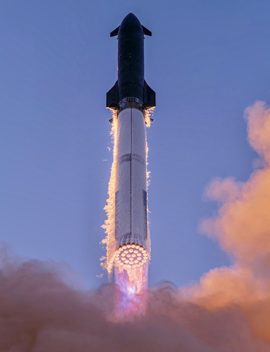 FutureJurvetson's tweet image. An amazing remote cam launch shot by Andrew McCarthy 🚀
33 engines on the flight-proven booster send Starship FT-11 off for a perfect flight. Condensation of the humid Texas air by the cold propellants is backlit by the setting sun, rippling down the skyward skyscraper.