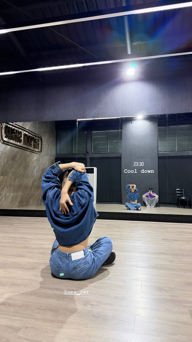 ◜IGs : zeepruk⌇

🗓 : 14.10.2025

Cool down เฉย ๆ ไม่ได้อวด (อวด)

#แอบส่องซีนุนิวซ้อมคอน
#ZeeNuNewCrazyInLoveConcert
#ZeeNuNew2ndConcert

<a href="/zee_pruk/">Z</a> <a href="/CwrNew/">NuNew</a>
꒰ #ZeeNuNew #ซนซน ꒱