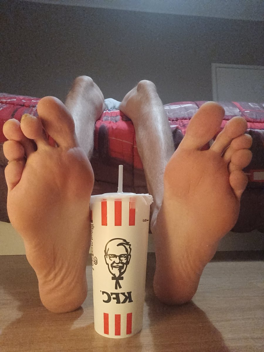 do you wanna drink or eat my sweaty huge feet?😏👣🔥
#bigfeet #gayfeet #manfeet