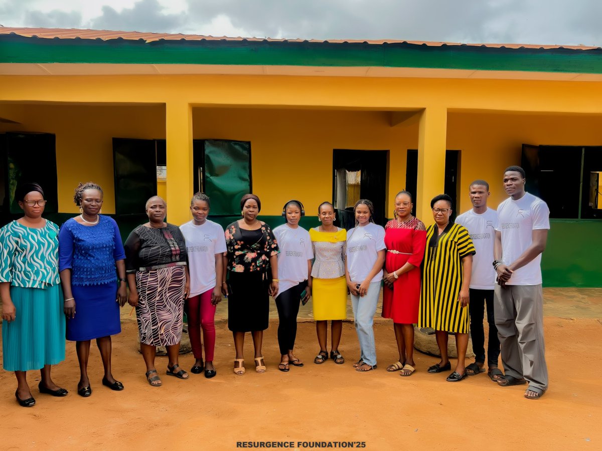 rf_org's tweet photo. In collaboration with @PhoenixToken0, we brought joy to OLG Nursery and Primary School 1, Obantoko, today. 

We distributed lunch bags and essential school supplies to the students, uplifting the community. One step at a time, we make a difference. https://t.co/Ax6FKmLoQd