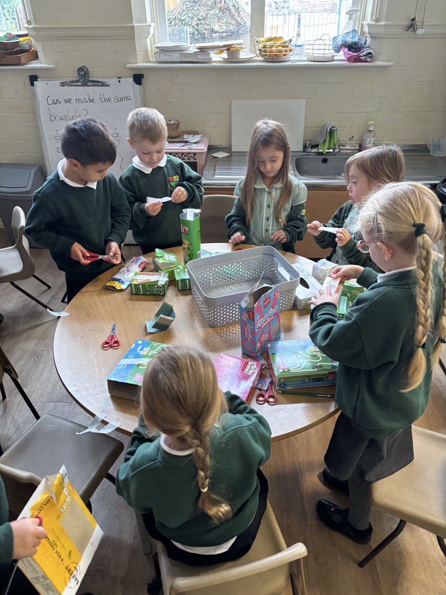 weaverhamschool's tweet image. We were inspired yesterday by a Shape Robot as part of our introduction to 3D shapes in maths. The children set about making their own models with junk modelling and wooden blocks. They were encouraged to talk about their shapes with property words such as “pointy, round, flat”🤖
