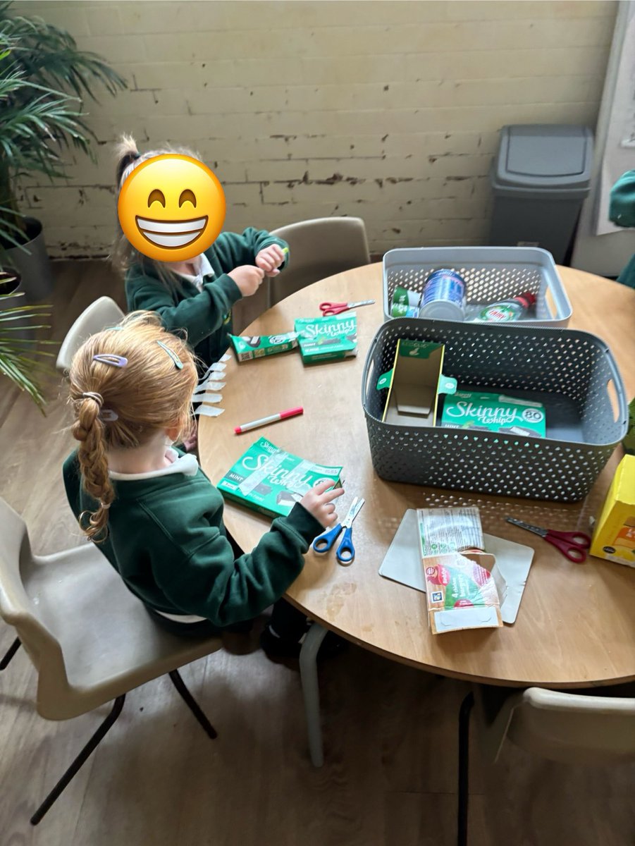 weaverhamschool's tweet image. We were inspired yesterday by a Shape Robot as part of our introduction to 3D shapes in maths. The children set about making their own models with junk modelling and wooden blocks. They were encouraged to talk about their shapes with property words such as “pointy, round, flat”🤖
