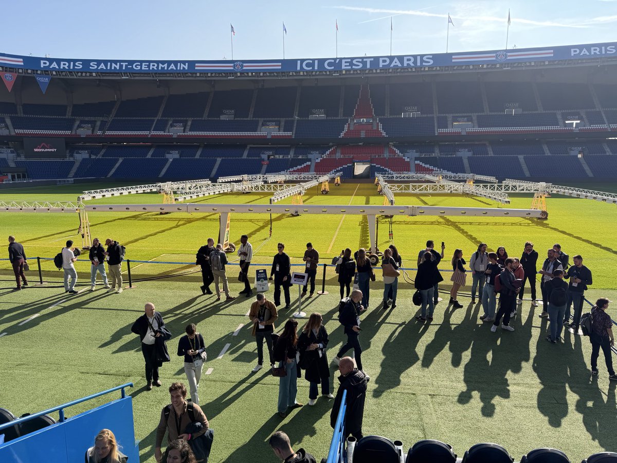 Smadaleno's tweet image. Super événement au #seosummit avec @freudy06. 650 personnes dans un lieu incroyable. Un grand bravo @Elliott_bobiet et toute l’équipe. À bientôt ! ✌️