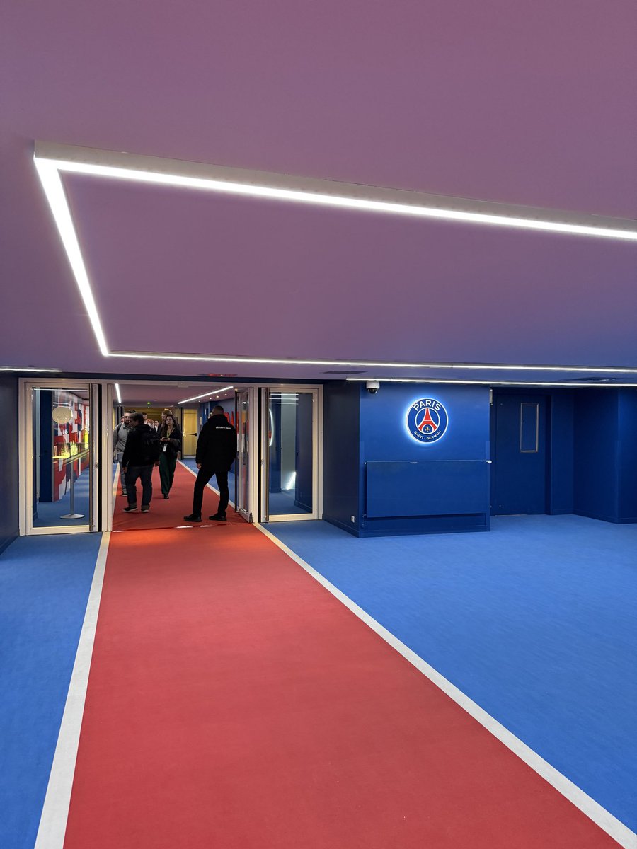 Smadaleno's tweet image. Super événement au #seosummit avec @freudy06. 650 personnes dans un lieu incroyable. Un grand bravo @Elliott_bobiet et toute l’équipe. À bientôt ! ✌️